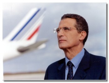 Jean-Cyril Spinetta veut convaincre les autorités américaines d’accorder l’immunity antitrust à quatre compagnies : Air France, KLM, Delta et Northwest. Jean-Cyril Spinetta veut convaincre les autorités américaines d’accorder l’immunity antitrust à quatre compagnies : Air France, KLM, Delta et Northwest.