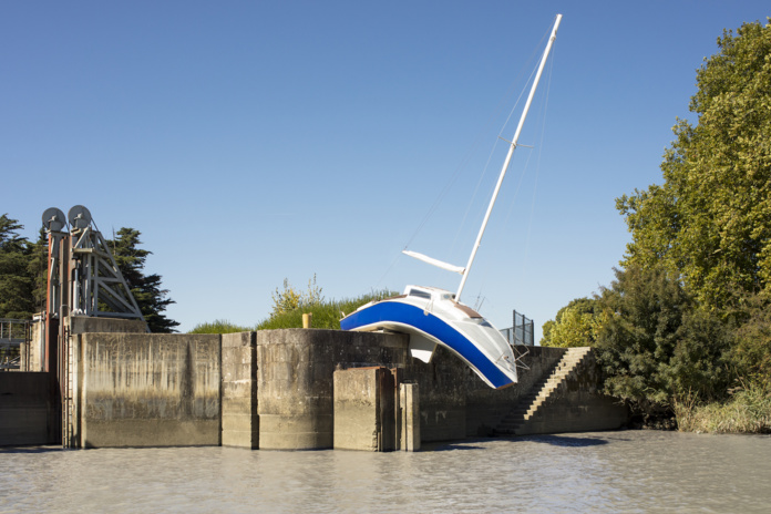 Erwin Wurm, Misconceivable, Canal de la Martinière, Le Pellerin, création pérenne Estuaire 2007 © Philippe Piron