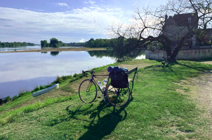 Le cyclotourisme en France ne cesse de grimper depuis la pandémie. Ici près Candes-Saint-Martin (Centre-Val de Loire) - © Hexplo