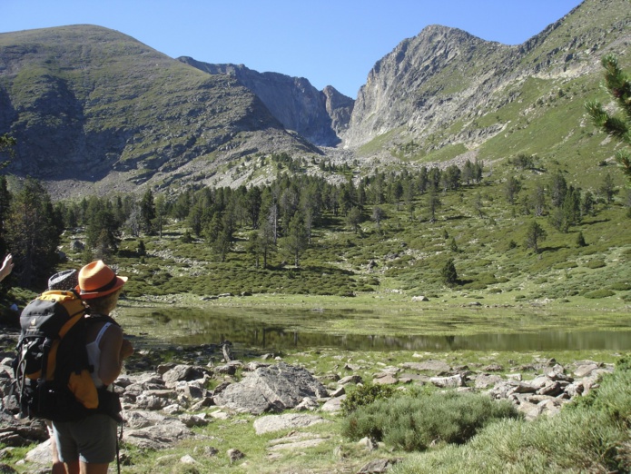 Randonnée pédestre dans le massif du Canigou(©ot-vernet-les-bains) Randonnée pédestre dans le massif du Canigou(©ot-vernet-les-bains)