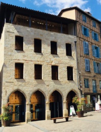 Le musée Champollion, surmonté des greniers "soleilhos" (séchoir) - DR : J.-P. C. Le musée Champollion, surmonté des greniers "soleilhos" (séchoir) - DR : J.-P. C.