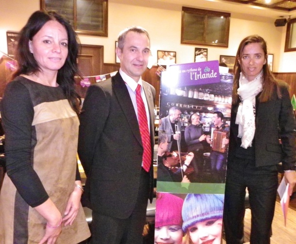 de gauche à droite Monica Ramchandani d’Aviapareps pour Aer Lingus, Serge Fonseca, directeur markéting BtoB Tourisme d’Irlande France et Alessandra Del Buono promotion compagnie à l’aéroport de Nice - Photo M.B. de gauche à droite Monica Ramchandani d’Aviapareps pour Aer Lingus, Serge Fonseca, directeur markéting BtoB Tourisme d’Irlande France et Alessandra Del Buono promotion compagnie à l’aéroport de Nice - Photo M.B.