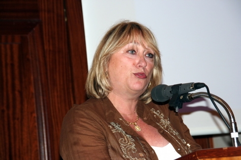 Michèle Laget-Herbaut, veut une discussion pragmatique et des relations saines Michèle Laget-Herbaut, veut une discussion pragmatique et des relations saines