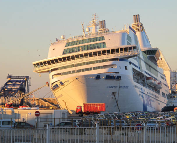 Le Napoléon Bonaparte avait subi des dégâts en octobre 2012 après une tempête - Photo A.B. Le Napoléon Bonaparte avait subi des dégâts en octobre 2012 après une tempête - Photo A.B.