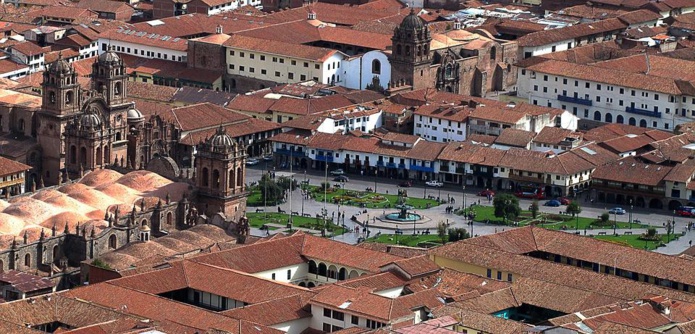 Cusco, la place des armes. Cusco, la place des armes.
