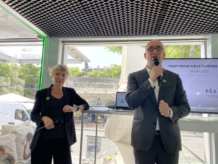 Corinne Ménégaux, directrice de l'OTCP, et Frédéric Hocquart, adjoint à la maire de Paris, en charge du Tourisme (©B.C.)