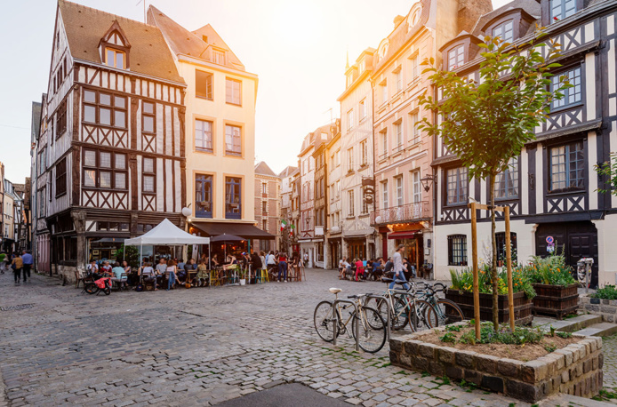 Rouen, l’une des destinations normandes facilement accessibles sans voiture © AdobeStock - Ekaterina Belova Rouen, l’une des destinations normandes facilement accessibles sans voiture © AdobeStock - Ekaterina Belova