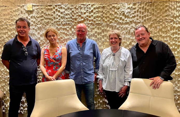 L'équipe de choc de Salaun Holidays, qui a fait découvrir à une vingtaine de médias nationaux et spécialisés, l'île de Chypre et ses trésors. De gauche à droite Luc Le Saos, responsable de Production; Jackie Le Page, responsable Presse; Jean-Michel Caradec, DG Groupes, Florence Seguin, responsable Production et Christophe Chaillou, Créative Tours, réceptif Chypre/crédit JDL L'équipe de choc de Salaun Holidays, qui a fait découvrir à une vingtaine de médias nationaux et spécialisés, l'île de Chypre et ses trésors. De gauche à droite Luc Le Saos, responsable de Production; Jackie Le Page, responsable Presse; Jean-Michel Caradec, DG Groupes, Florence Seguin, responsable Production et Christophe Chaillou, Créative Tours, réceptif Chypre/crédit JDL