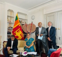 A la gauche du Ministre du tourisme : la Professeur  Kshanika  Hirimburegama, Philippe Boucolon et Gilles Gosselin. Photo C.Hardin