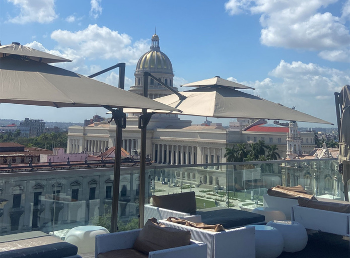 Terrasse Grand Hôtel Manzana Kempinski La Habana © Saliha Hadj-Djilani