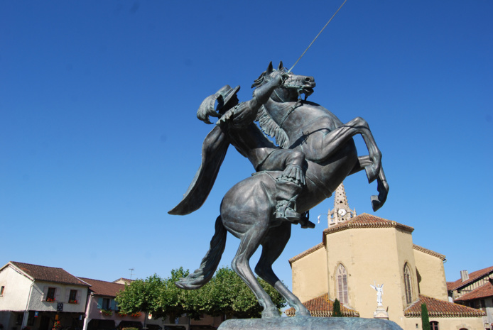 Statue équestre d'Artagnan à Lupiac (©Wikipedia)