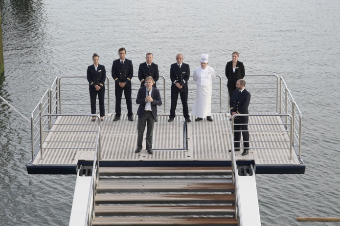 Hervé Gastinel, PDG de Ponant aux côtés du Commandant du navire le Dumont d'Urville et des membres de l'équipage lors du séminaire organisé pour les agences de voyages du 30 juin au 2 juillet 2022 - Photo Ponant