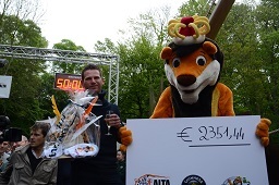 Sam Clauw bat le record du monde du « plus long séjour à bord d’une attraction d’un parc de loisir ». DR