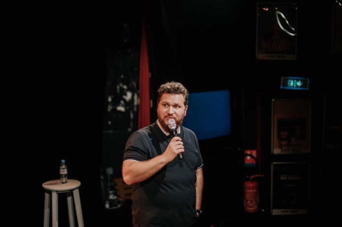 Clément Lanoue parrain de l’Eldo Comedy Club au sein des deux Clubs Eldorador ©audearnaudphotography