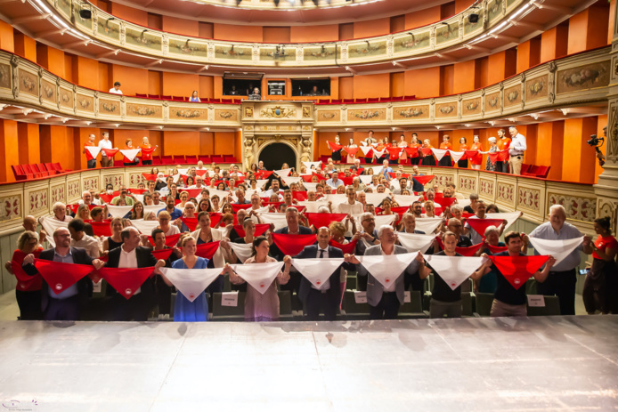 Un foulard arboré en signe d'adhésion (©PhotoSavoie) Un foulard arboré en signe d'adhésion (©PhotoSavoie)