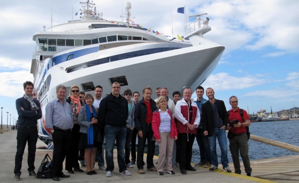 Le groupe constitué des agents de voyages (Syltours, Voyage Rive Gauche, Fram Voyage, Serenity Voyage, Taaj Croisières) complété par les représentants de Louis Cruise et Aegean Airways et des accompagnants. Le groupe constitué des agents de voyages (Syltours, Voyage Rive Gauche, Fram Voyage, Serenity Voyage, Taaj Croisières) complété par les représentants de Louis Cruise et Aegean Airways et des accompagnants.
