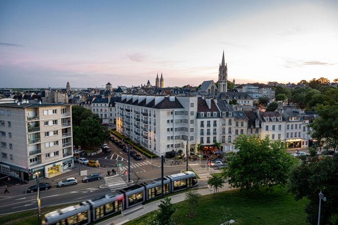 Caen au coucher du soleil, vue depuis le chateau © Thomas Le Floc'H