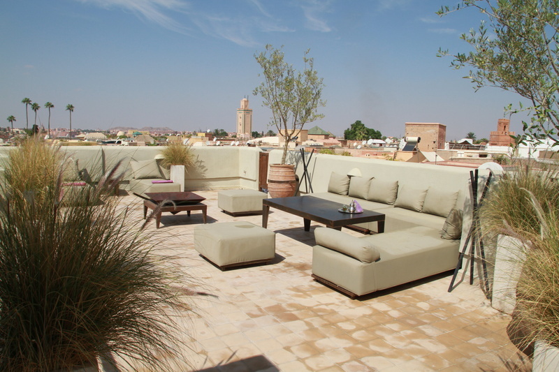 Une terrasse-solarium avec vue imprenable sur la vieille ville et l'Atlas - DR