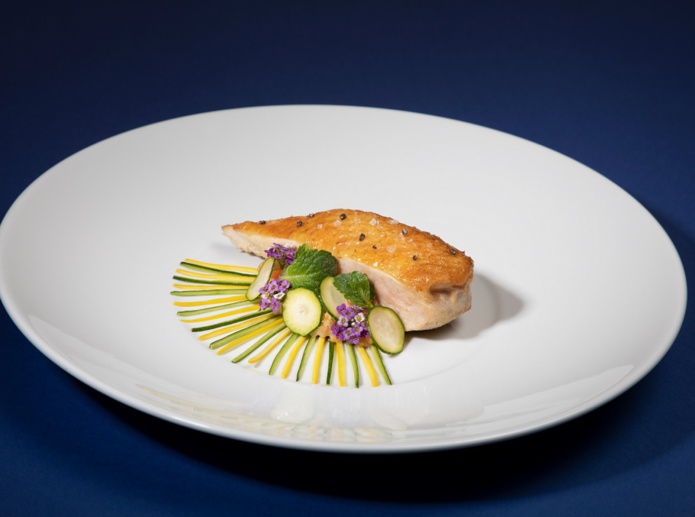 La cheffe Anne-Sophie Pic signe la carte de la Business d'Air France - Air France La cheffe Anne-Sophie Pic signe la carte de la Business d'Air France - Air France