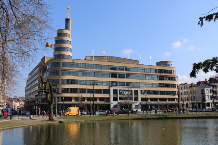 Le bâtiment Flagey abritait jadis la Maison de la Radio belge. C’est aujourd’hui un espace culturel renommé - DR : J.-F.R. Le bâtiment Flagey abritait jadis la Maison de la Radio belge. C’est aujourd’hui un espace culturel renommé - DR : J.-F.R.