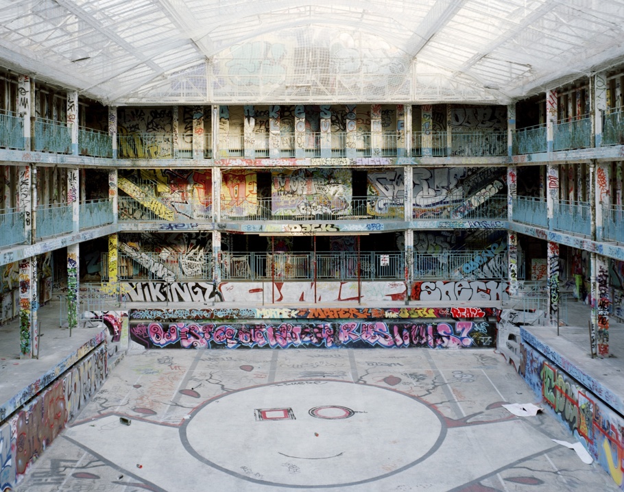 Molitor années 1990/2000, temple de l'underground parisien. Crédit photo Thomas Jorion.(Courtesy de l'artiste).