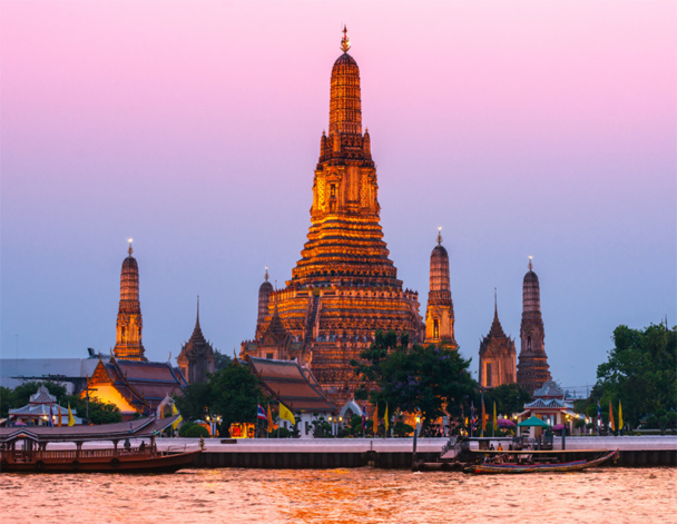 Le Wat Arun à Bangkok © MasterLu - Fotolia.com