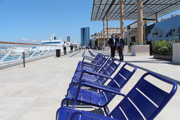 Terrasse de 260 mètres de long, fierté de la directrice Sandra Chalinet. LT