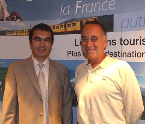 Jean-Pierre Farandou, de la division Transports Publics de la SNCF, aux côtés de l'animateur Sylvain Augier Jean-Pierre Farandou, de la division Transports Publics de la SNCF, aux côtés de l'animateur Sylvain Augier