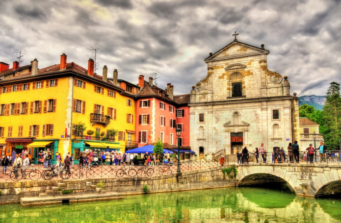 Bonne fréquentation internationale : Annecy, la Venise alpine (©DepositPhotos)