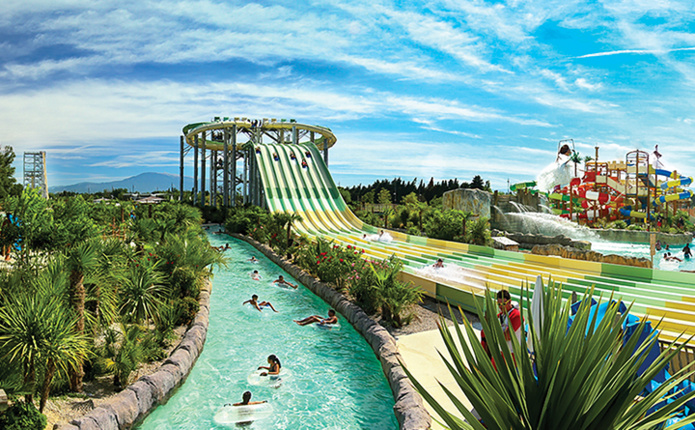 La cascade géante et ses 17 m de plongée en glissade (©WI)