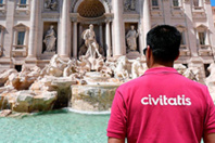 Devant la Fontaine de Trevi lors de la visite guidée en français à Rome © Civitatis