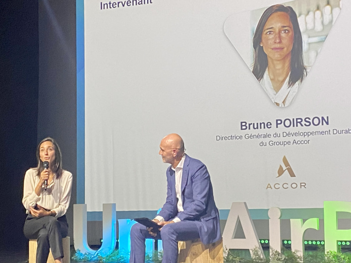 Pour Brune Poirson, directrice du développement durable du groupe Accor, "vendre des chambres à des personnes qui ont traversé la planète ne peut plus être le modèle". Pour Brune Poirson, directrice du développement durable du groupe Accor, "vendre des chambres à des personnes qui ont traversé la planète ne peut plus être le modèle".