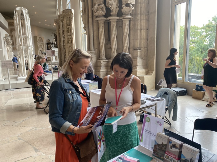 Anne-Sophie Le Carpentier, Périer Voyages, en pleine discussion (©BC) Anne-Sophie Le Carpentier, Périer Voyages, en pleine discussion (©BC)