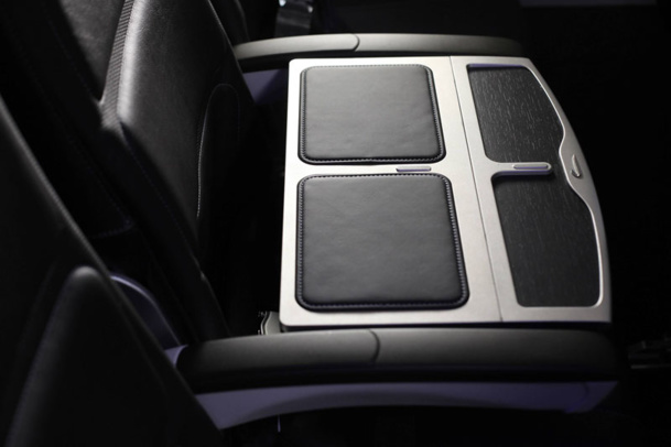 Dans la Classe Club Europe, une console en cuir sépare les deux sièges - DR Dans la Classe Club Europe, une console en cuir sépare les deux sièges - DR