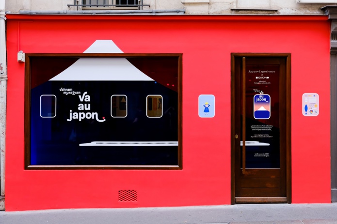 Du 8 au 21 septembre 2022, à l’occasion de la parution du livre Va au Japon, Vahram Muratyan a transformé la boutique de Japan Experience au 30 rue Sainte-Anne, en plein quartier japonais à Paris, en une galerie d'exposition et pop-up store - DR : Japan Experience