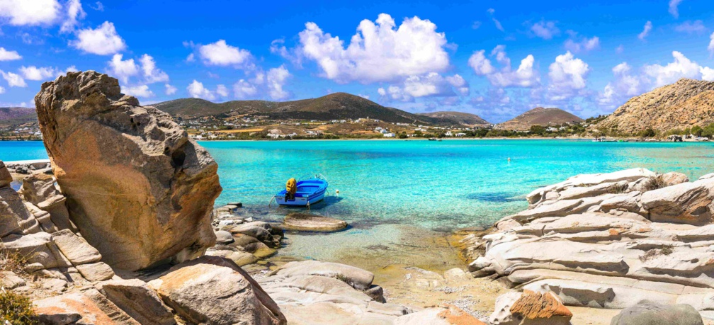 Grèce mer et meilleures plages. L'île de Paros. Cyclades. Kolymbithres - célèbre et belle plage de la baie de Naoussa © Freesurf - stock.adobe.com