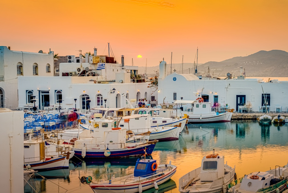 Village de Naousa dans l'archipel des Cyclades, Grèce © Anibal Trejo - stock.adobe.com