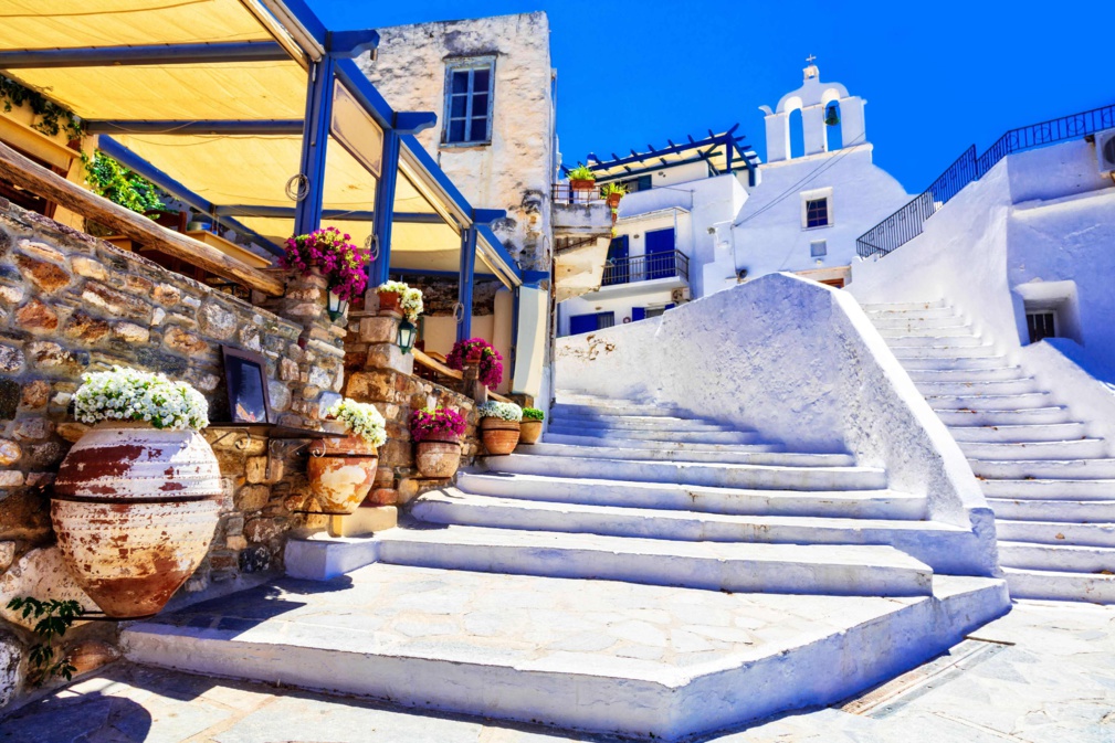 Traditional Greece - charming floral streets with tavernas, Naxos island, Cyclades © - stock.adobe.com