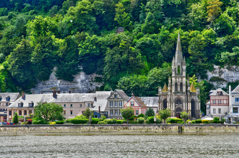 La Bouille, France - june 22 2016 : village and the Seine river © PackShot - stock.adobe.com