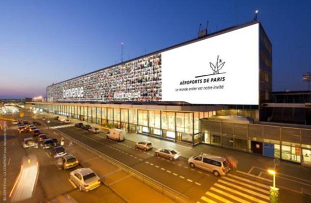 Paris-Orly : 7 000 selfies pour décorer la façade du Terminal Sud