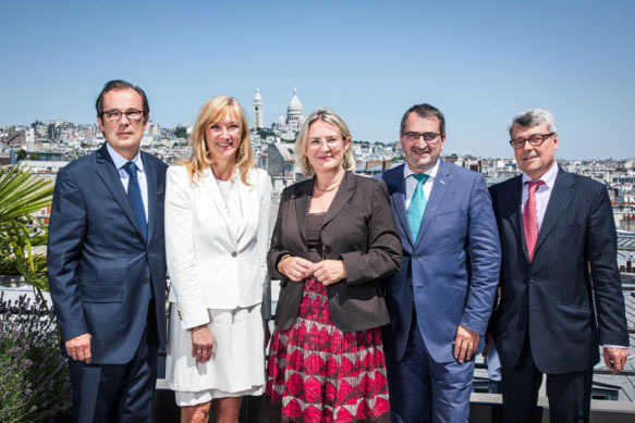 (De gauche à droite) Christian Mantei, Directeur Général d'Atout France, Beatrix Haun, Directrice de l'ONAT en France, Petra Hedorfer, Présidente du Directoire de l'ONAT, Christian Delom, Directeur de la Stratégie et des Nouvelles Technologies d'Atout France, et Christian Walgenwitz, Directeur d'Atout France en Allemagne. Crédit photo : © Prisca Martaguet.