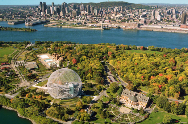 Vue panoramique de Montréal, qu'on peut aujourd'hui découvrir en hydravion. © Parc Jean-Drapeau, Denis Labine