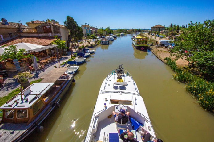 Au hameau du Somail, les visiteurs peuvent louer des bateaux ou des vélos pour découvrir le Canal du Midi (Photo Céline Deschamps)