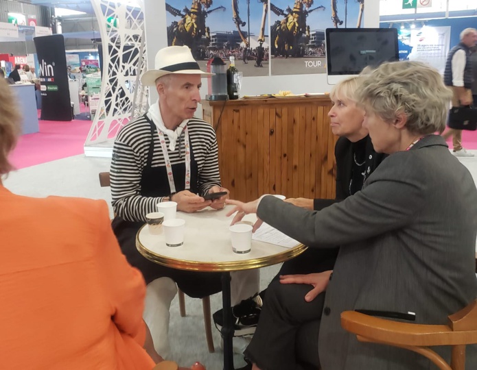 Bruno Courtin face à Christine Français et Corinne Menegaux (©DR)(©DR) Bruno Courtin face à Christine Français et Corinne Menegaux (©DR)(©DR)