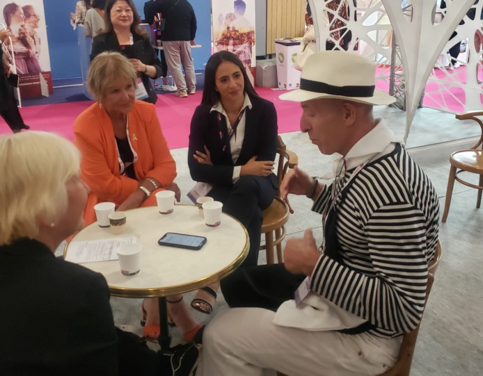 Karine Coulanges et Alissia Begag face à Bruno Courtin, TourMag (©DR) Karine Coulanges et Alissia Begag face à Bruno Courtin, TourMag (©DR)