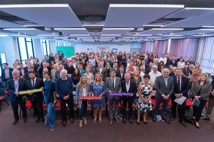Quelque 300 professionnels réunis autour de l'équipe du CRT Côte d'Azur (©Maxime Giraud) Quelque 300 professionnels réunis autour de l'équipe du CRT Côte d'Azur (©Maxime Giraud)