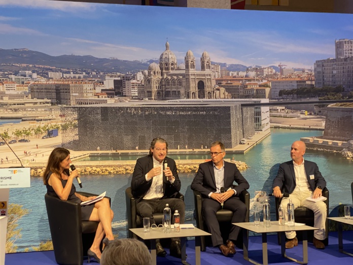 Des tables rondes sans surprises mais avec des échanges d'expériences (©BC) Des tables rondes sans surprises mais avec des échanges d'expériences (©BC)