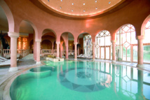 Le centre de cures marines de 3 500 m2 recrée ici l’atmosphère sereine des antiques thermes romains et des hammams orientaux avec ses fontaines, colonnes, patios et mosaïques - DR Le centre de cures marines de 3 500 m2 recrée ici l’atmosphère sereine des antiques thermes romains et des hammams orientaux avec ses fontaines, colonnes, patios et mosaïques - DR