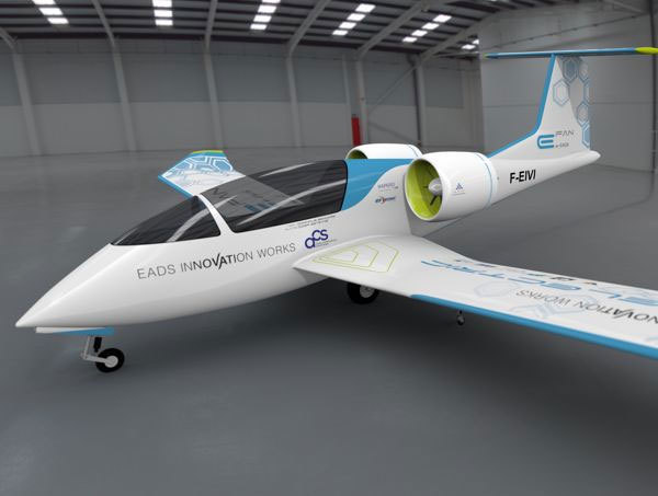 L'avion école 100% électrique développé par Airbus Group et Aero Composites Saintonge avec le soutien de la DGAC - DR