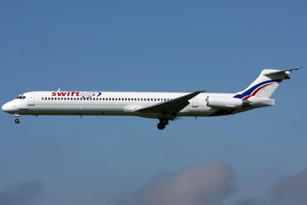 Voici l'un des McDonnell Douglas MD-83 appartenant à la compagnie Swiftair qui opérait la ligne Ouagadougou-Alger pour le compte d'Air Algérie. © Gerry Stegmeier